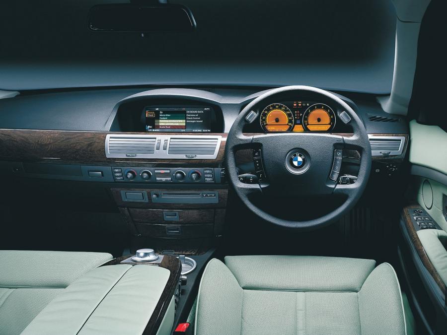  BMW 745i 2001 года  (UK) (фото 2 из 3)